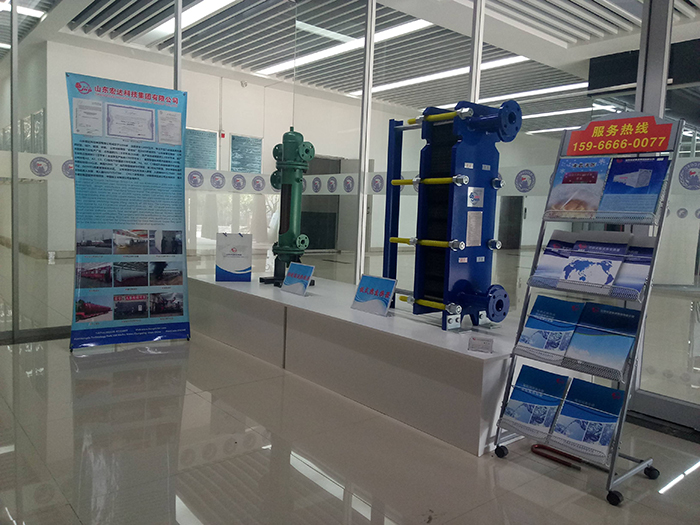 王忠林书记到星空官方开户集团展位观展