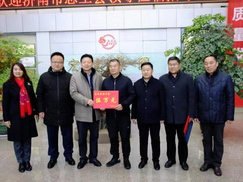 济南市总工会常务副主席傅金峰到星空官方开户集团走访慰问
