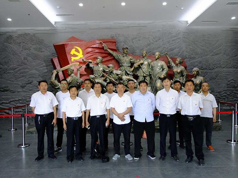 让党旗高高飘扬---星空官方开户集团党员参观大峰山红色教育基地活动