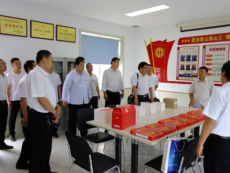 让党旗高高飘扬---星空官方开户集团党员参观大峰山红色教育基地活动