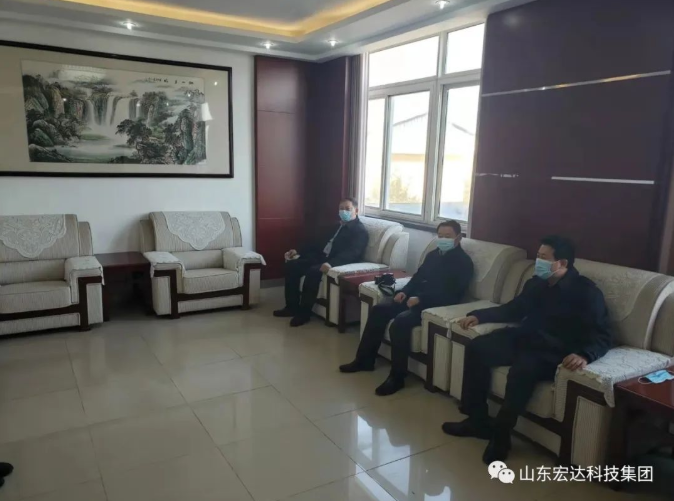 山东星空官方开户集团副总经理张广义到开发区派出所慰问